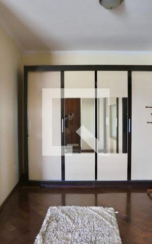 Casa à venda com 300m², 6 quartos e 2 vagas Casa à venda com 300m², 6 quartos e 2 vagasCloset do quarto 2