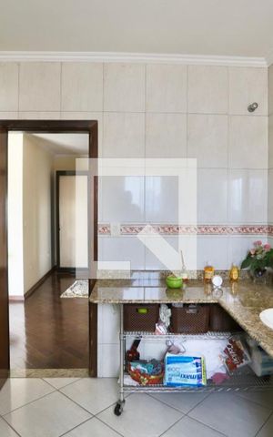 Casa à venda com 300m², 6 quartos e 2 vagas Casa à venda com 300m², 6 quartos e 2 vagasBanheiro do Quarto 2