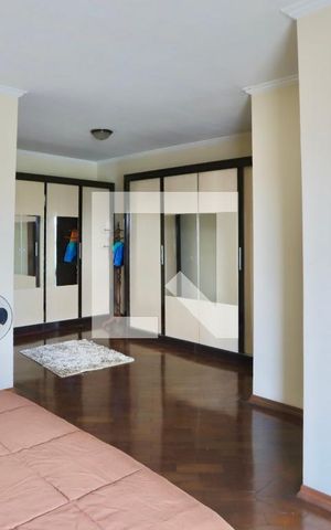 Casa à venda com 300m², 6 quartos e 2 vagas Casa à venda com 300m², 6 quartos e 2 vagasQuarto 2