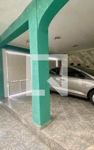 Casa à venda com 300m², 6 quartos e 2 vagas Casa à venda com 300m², 6 quartos e 2 vagasGaragem