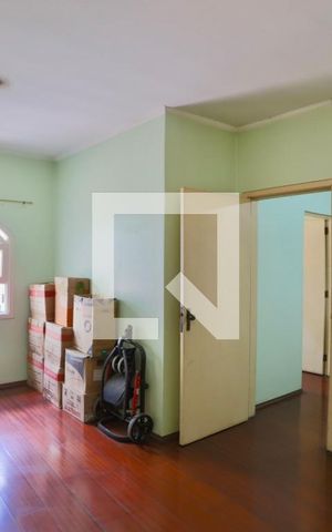 Casa à venda com 300m², 6 quartos e 2 vagas Casa à venda com 300m², 6 quartos e 2 vagasQuarto 6