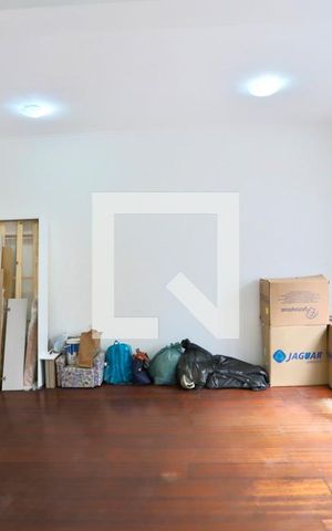 Casa à venda com 300m², 6 quartos e 2 vagas Casa à venda com 300m², 6 quartos e 2 vagasSala 3