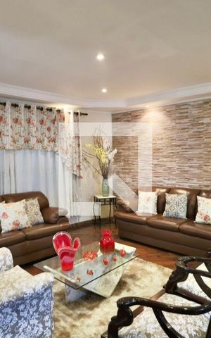 Casa à venda com 300m², 6 quartos e 2 vagas Casa à venda com 300m², 6 quartos e 2 vagasSala 1