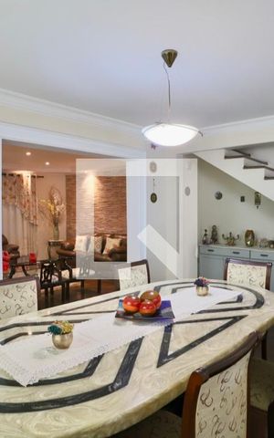 Casa à venda com 300m², 6 quartos e 2 vagas Casa à venda com 300m², 6 quartos e 2 vagasSala de Jantar