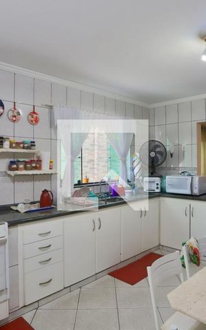Casa à venda com 300m², 6 quartos e 2 vagas Casa à venda com 300m², 6 quartos e 2 vagasCozinha