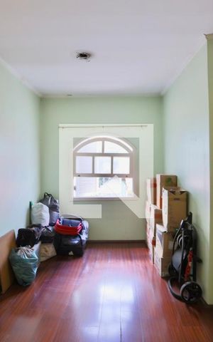 Casa à venda com 300m², 6 quartos e 2 vagas Casa à venda com 300m², 6 quartos e 2 vagasQuarto 6
