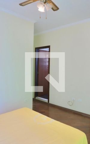 Casa à venda com 300m², 6 quartos e 2 vagas Casa à venda com 300m², 6 quartos e 2 vagasQuarto 3