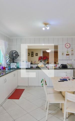 Casa à venda com 300m², 6 quartos e 2 vagas Casa à venda com 300m², 6 quartos e 2 vagasCozinha