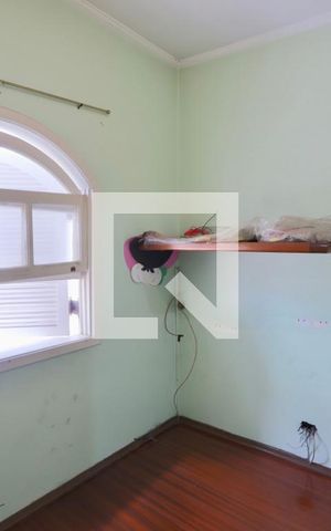 Casa à venda com 300m², 6 quartos e 2 vagas Casa à venda com 300m², 6 quartos e 2 vagasQuarto 5