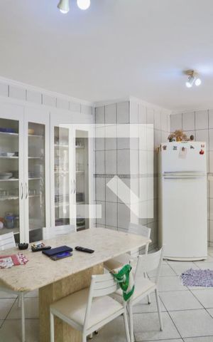 Casa à venda com 300m², 6 quartos e 2 vagas Casa à venda com 300m², 6 quartos e 2 vagasCozinha
