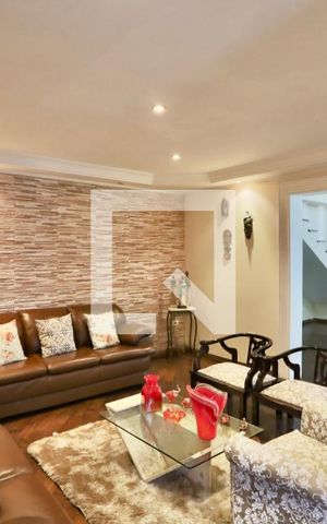 Casa à venda com 300m², 6 quartos e 2 vagas Casa à venda com 300m², 6 quartos e 2 vagasSala 1