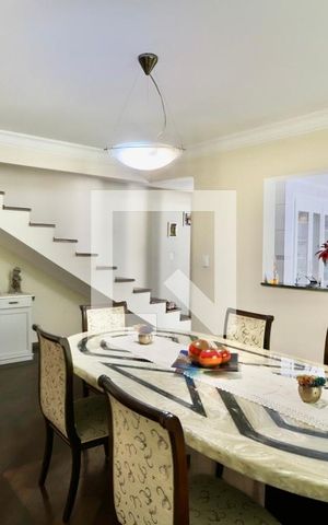 Casa à venda com 300m², 6 quartos e 2 vagas Casa à venda com 300m², 6 quartos e 2 vagasSala de Jantar