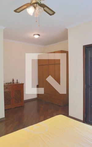 Casa à venda com 300m², 6 quartos e 2 vagas Casa à venda com 300m², 6 quartos e 2 vagasQuarto 3