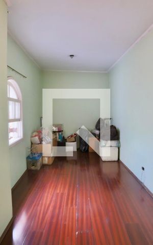Casa à venda com 300m², 6 quartos e 2 vagas Casa à venda com 300m², 6 quartos e 2 vagasQuarto 4