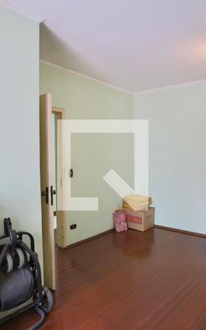 Casa à venda com 300m², 6 quartos e 2 vagas Casa à venda com 300m², 6 quartos e 2 vagasQuarto 6