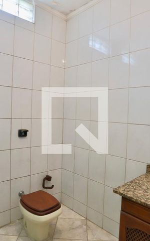 Casa à venda com 300m², 6 quartos e 2 vagas Casa à venda com 300m², 6 quartos e 2 vagasBanheiro Quarto 6