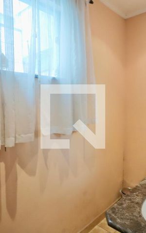 Casa à venda com 300m², 6 quartos e 2 vagas Casa à venda com 300m², 6 quartos e 2 vagasLavabo