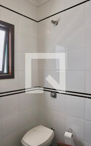Casa à venda com 300m², 6 quartos e 2 vagas Casa à venda com 300m², 6 quartos e 2 vagasBanheiro do Quarto 3