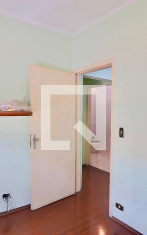 Casa à venda com 300m², 6 quartos e 2 vagas Casa à venda com 300m², 6 quartos e 2 vagasQuarto 5