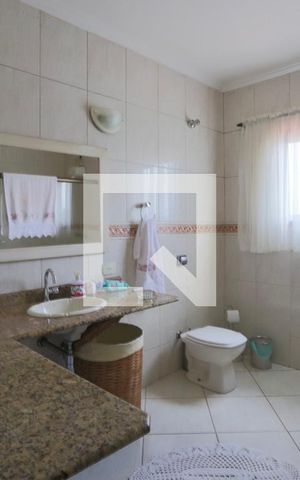Casa à venda com 300m², 6 quartos e 2 vagas Casa à venda com 300m², 6 quartos e 2 vagasBanheiro do Quarto 2