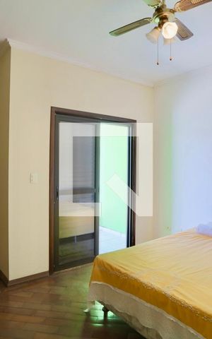 Casa à venda com 300m², 6 quartos e 2 vagas Casa à venda com 300m², 6 quartos e 2 vagasQuarto 3