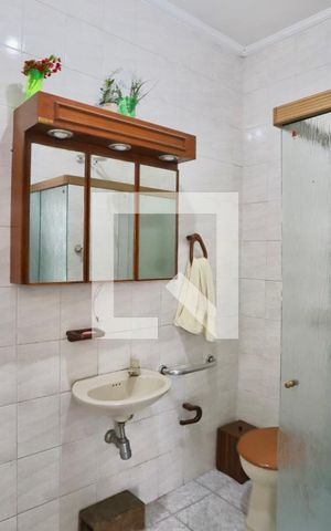 Casa à venda com 300m², 6 quartos e 2 vagas Casa à venda com 300m², 6 quartos e 2 vagasBanheiro