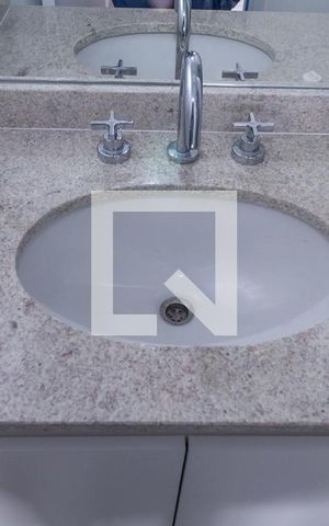 Apartamento para alugar com 28m², 1 quarto e sem vaga Apartamento para alugar com 28m², 1 quarto e sem vagaBanheiro da Suíte