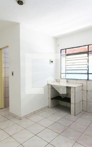 Casa à venda com 28m², 1 quarto e sem vaga Casa à venda com 28m², 1 quarto e sem vagaQuarto - Cozinha