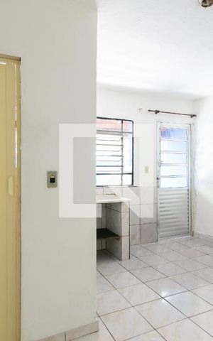 Casa à venda com 28m², 1 quarto e sem vaga Casa à venda com 28m², 1 quarto e sem vagaQuarto - Cozinha