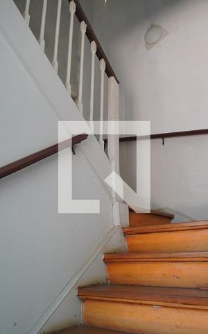 Casa para alugar com 270m², 7 quartos e 6 vagasEscada
