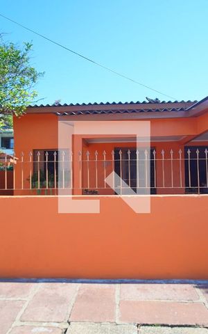 Casa à venda com 300m², 3 quartos e 2 vagas Casa à venda com 300m², 3 quartos e 2 vagasFachada