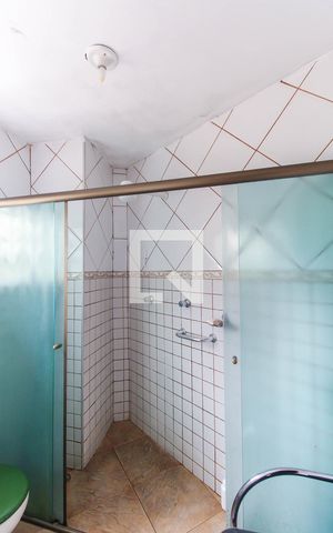 Casa à venda com 80m², 2 quartos e sem vaga Casa à venda com 80m², 2 quartos e sem vagaBanheiro da Suíte 1