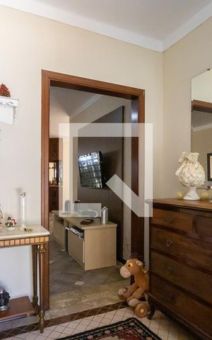 Casa à venda com 500m², 3 quartos e 6 vagas Casa à venda com 500m², 3 quartos e 6 vagasHall de entrada