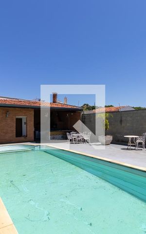 Casa à venda com 500m², 3 quartos e 6 vagas Casa à venda com 500m², 3 quartos e 6 vagasQuintal com piscinha e churrasqueira