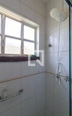 Casa à venda com 500m², 3 quartos e 6 vagas Casa à venda com 500m², 3 quartos e 6 vagasBanheiro da suíte 2