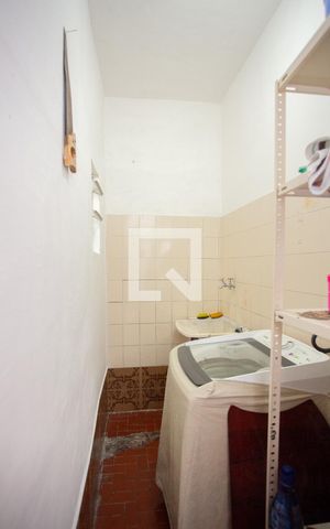 Casa à venda com 150m², 4 quartos e 2 vagas Casa à venda com 150m², 4 quartos e 2 vagasÁrea de Serviço