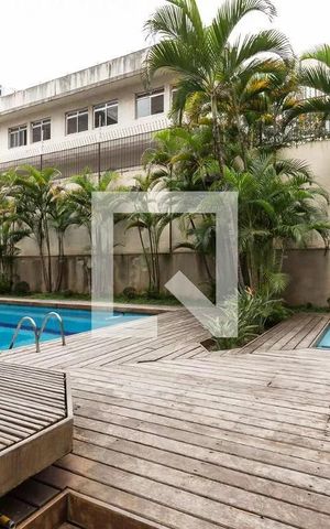 Apartamento à venda com 250m², 4 quartos e 4 vagasÁrea comum - Piscina