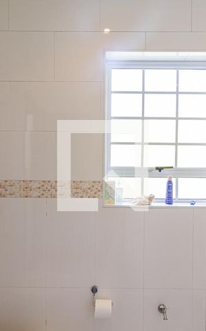 Casa à venda com 175m², 4 quartos e 2 vagas Casa à venda com 175m², 4 quartos e 2 vagasBanheiro