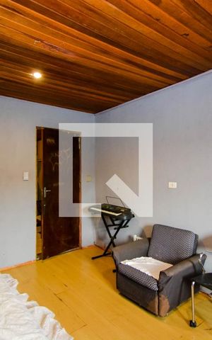 Casa à venda com 1025m², 4 quartos e 2 vagas Casa à venda com 1025m², 4 quartos e 2 vagasQuarto 4