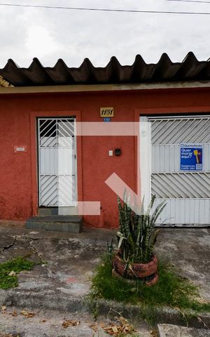 Casa à venda com 1025m², 4 quartos e 2 vagas Casa à venda com 1025m², 4 quartos e 2 vagasFachada