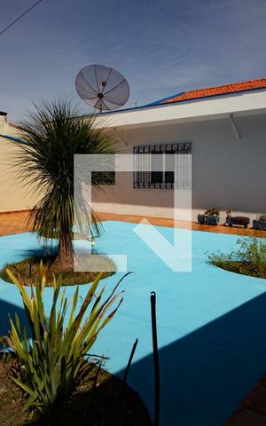 Casa à venda com 480m², 4 quartos e 4 vagas Casa à venda com 480m², 4 quartos e 4 vagasQuintal