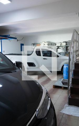 Casa à venda com 480m², 4 quartos e 4 vagas Casa à venda com 480m², 4 quartos e 4 vagasGaragem