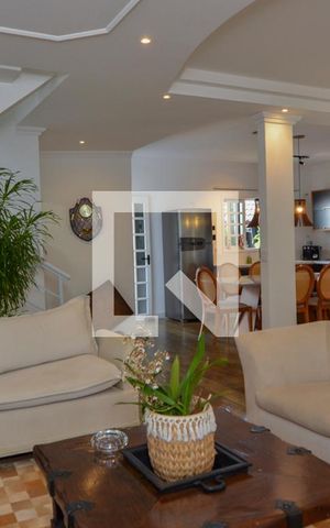Casa de condomínio à venda com 450m², 5 quartos e 1 vaga Casa de condomínio à venda com 450m², 5 quartos e 1 vagaSala