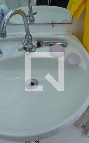 Casa de condomínio à venda com 450m², 5 quartos e 1 vaga Casa de condomínio à venda com 450m², 5 quartos e 1 vagaBanheiro de serviço