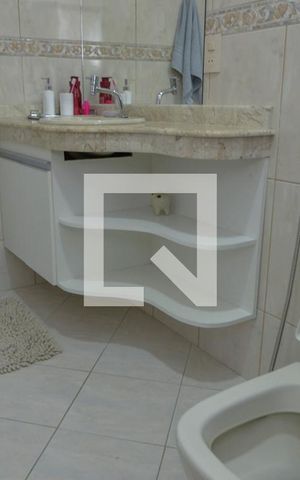 Casa de condomínio à venda com 450m², 5 quartos e 1 vaga Casa de condomínio à venda com 450m², 5 quartos e 1 vagaBanheiro da suíte 2
