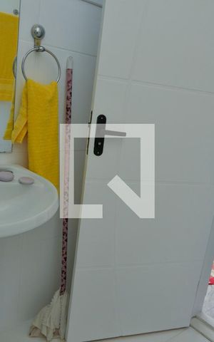 Casa de condomínio à venda com 450m², 5 quartos e 1 vaga Casa de condomínio à venda com 450m², 5 quartos e 1 vagaBanheiro de serviço