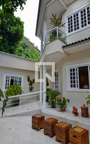 Casa de condomínio à venda com 450m², 5 quartos e 1 vaga Casa de condomínio à venda com 450m², 5 quartos e 1 vagaÁrea externa
