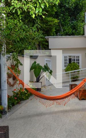 Casa de condomínio à venda com 450m², 5 quartos e 1 vaga Casa de condomínio à venda com 450m², 5 quartos e 1 vagaÁrea externa