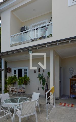 Casa de condomínio à venda com 450m², 5 quartos e 1 vaga Casa de condomínio à venda com 450m², 5 quartos e 1 vagaÁrea externa
