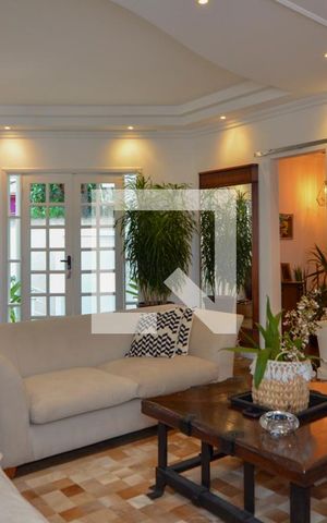 Casa de condomínio à venda com 450m², 5 quartos e 1 vaga Casa de condomínio à venda com 450m², 5 quartos e 1 vagaSala